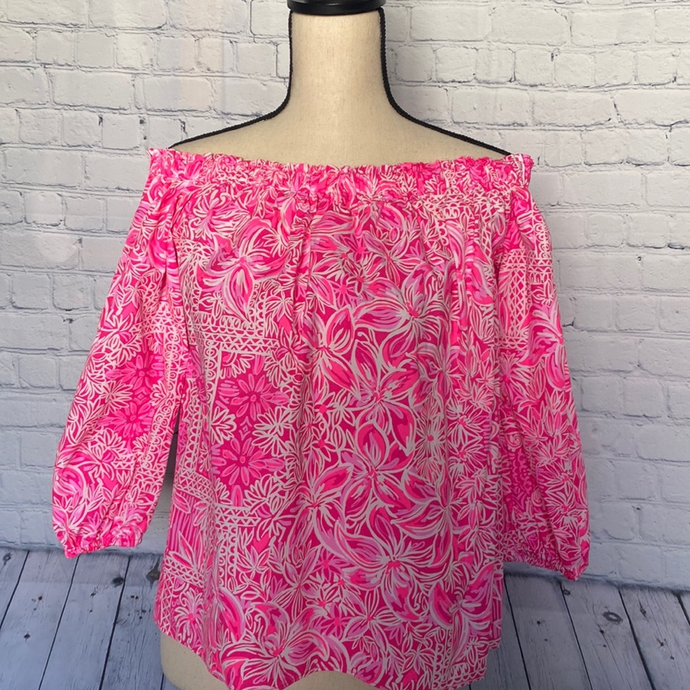 Lilly Pulitzer Ruffle Off the shoulder top. - Picture 2 of 4